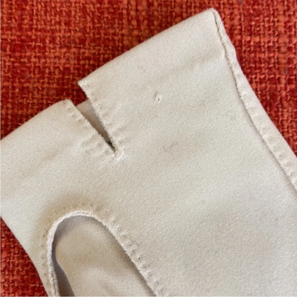VTG 60’s Van Raalte Beige Nylon Hand sewn Bow Detail